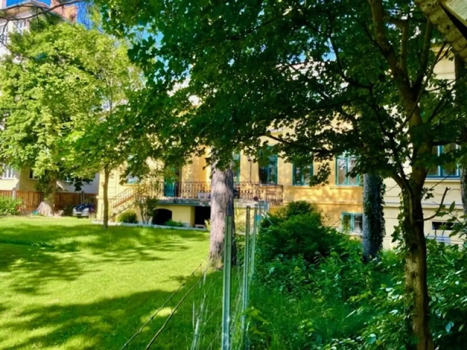 Majestätische VILLA mit 2 separaten WOHNEINHEITEN, Zusatz-Gebäude-ANLEGERWOHNUNG und herrlichen GARTEN-Grünruhe-OASE - absolutes Unikat - BADEN!