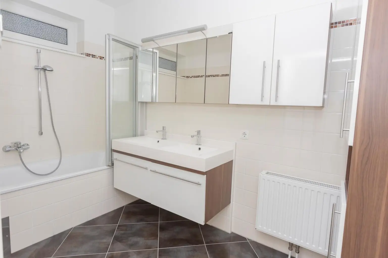 Helle 3-Zimmer-Wohnung mit Loggia in ruhiger Grünlage von Mauerbach