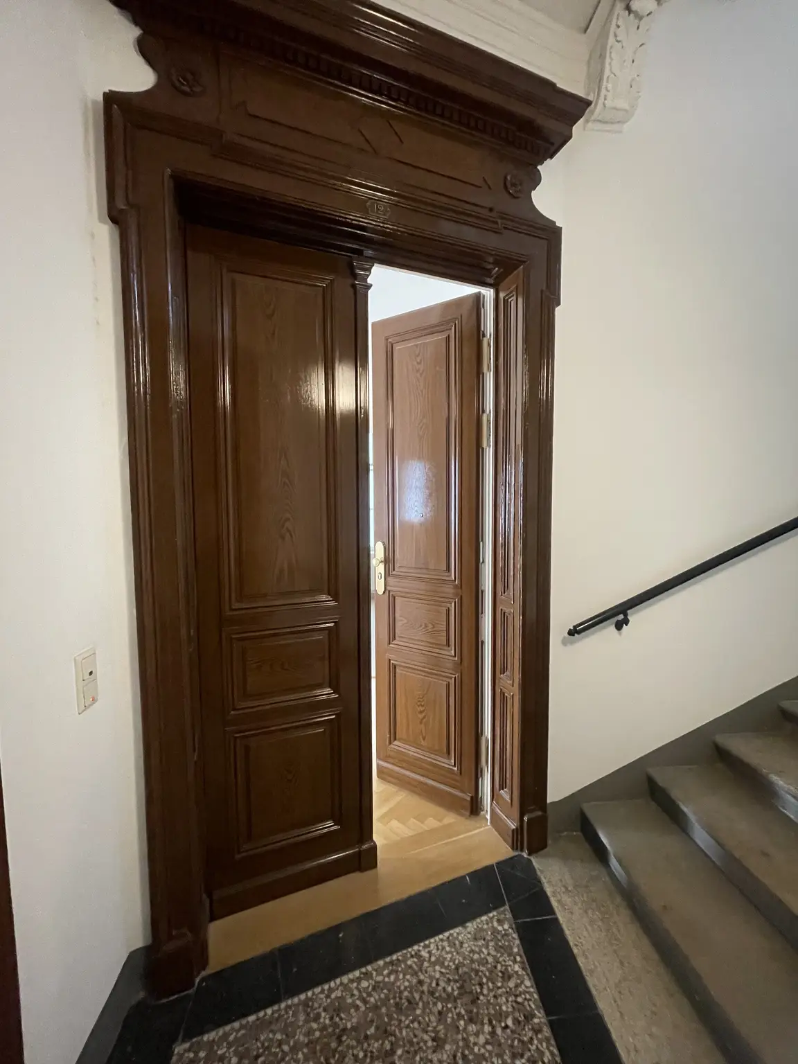 Top-Lage beim Stephansplatz: Ansprechende, charmante Altbauwohnung im stilvollen Haus