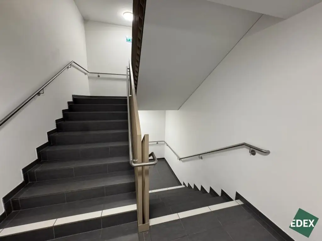 Ab sofort: Moderne 2-Zimmer-Wohnung mit Balkon nahe U1 Rennbahnweg