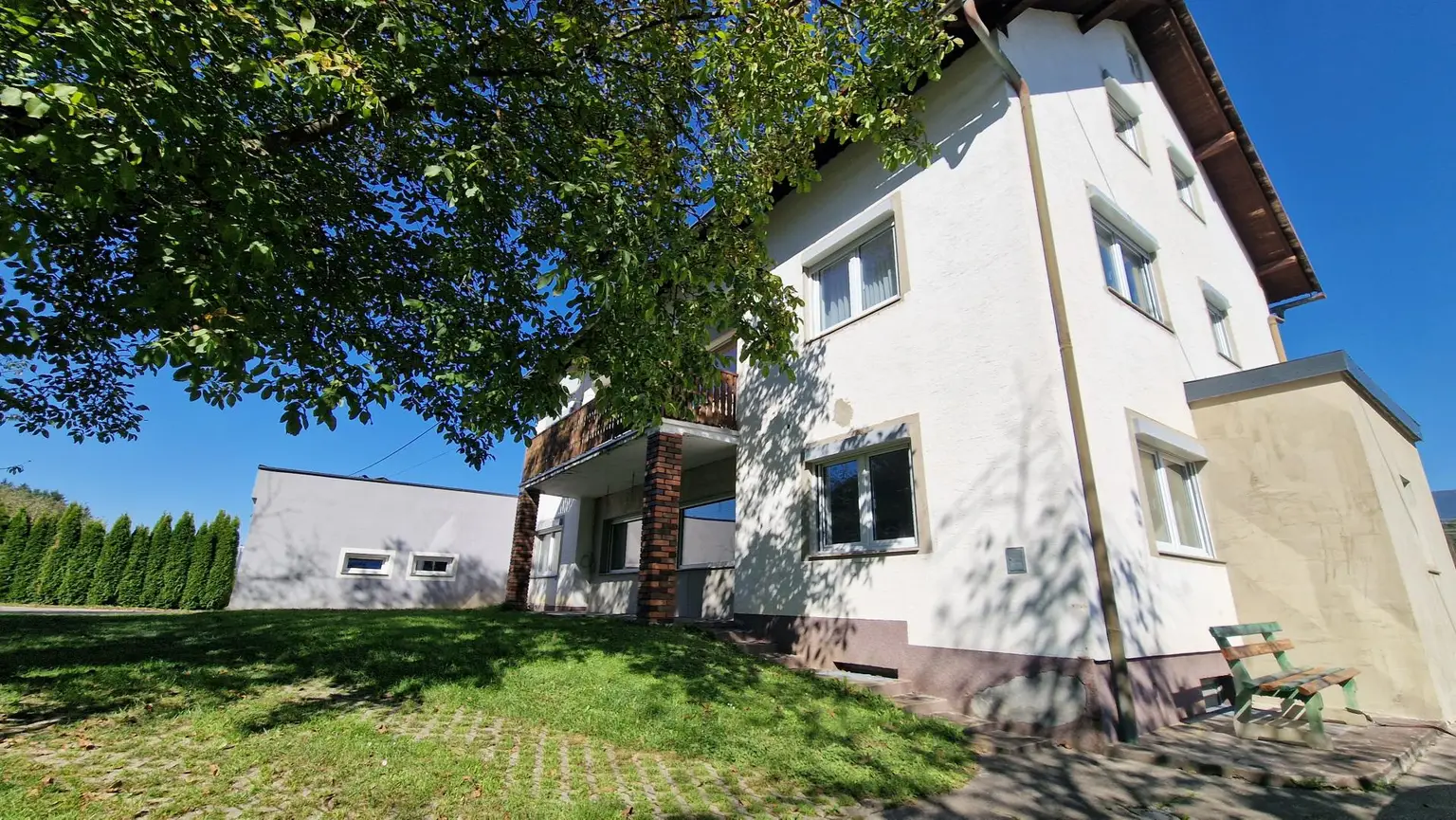 Großes Haus mit 2 Wohneinheiten und schönem Garten in ruhiger Lage in Neuhaus