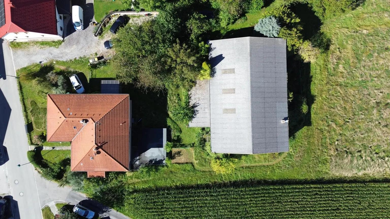 Wohnhaus mit großem Wirtschaftsgebäude auf ca. 1,4 ha Grund