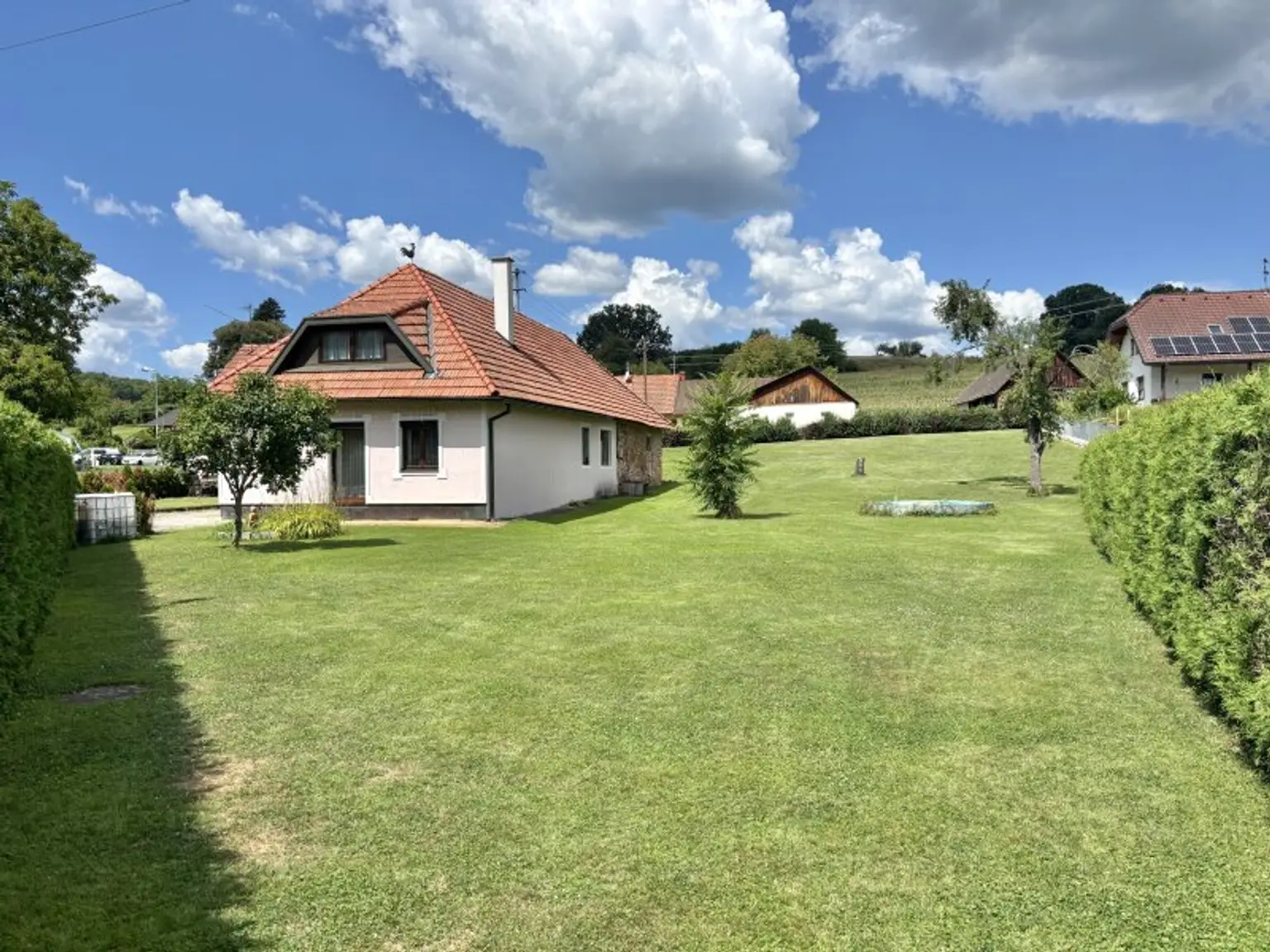 ** GARTENTAGE ** ren.bed. Landhaus mit bezauberndem Grundstück !! Ca. 7.200m 2 Wald inklusive !!