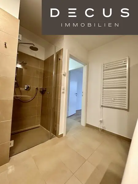 SONNENUNTERGANG UND URLAUBSGEFÜHL MITTEN IN DER STADT