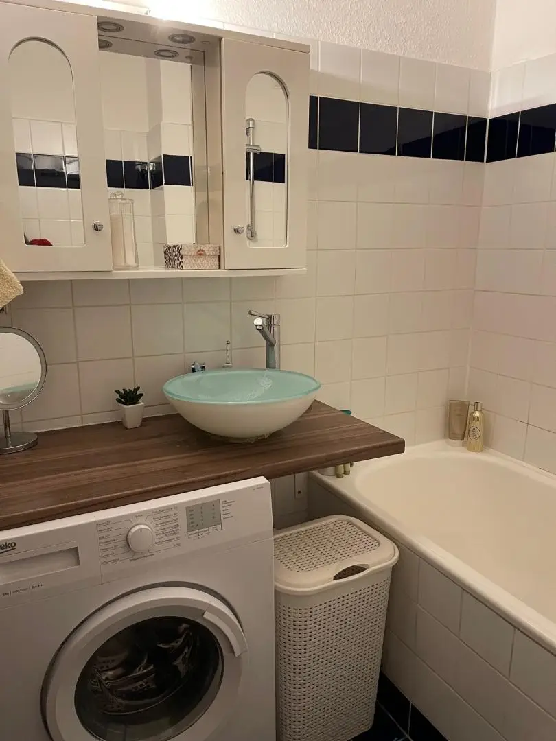 GARCONNIERE MIT LOGGIA NÄHE LAXENBURGERSTRASSE/ SOFORT TERMIN AUSMACHEN
