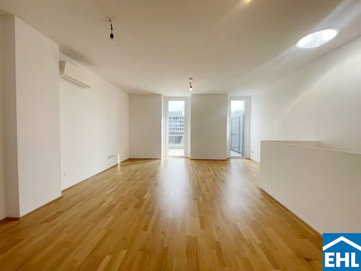 Dachgeschoß-Maisonette mit mehreren Freiflächen im Arsenal