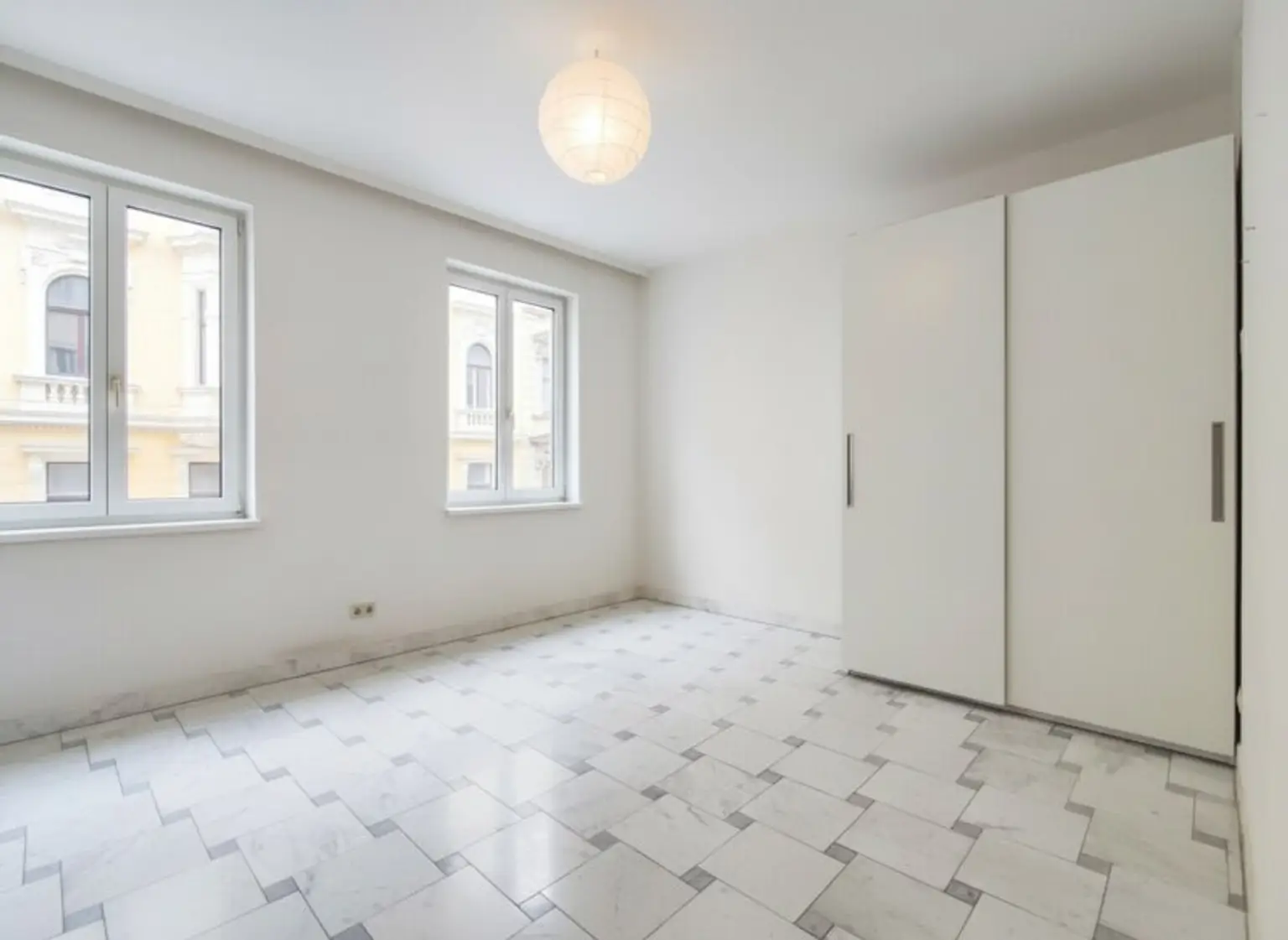 LINDENGASSE - Weitläufiger Wohnraum mit Balkon