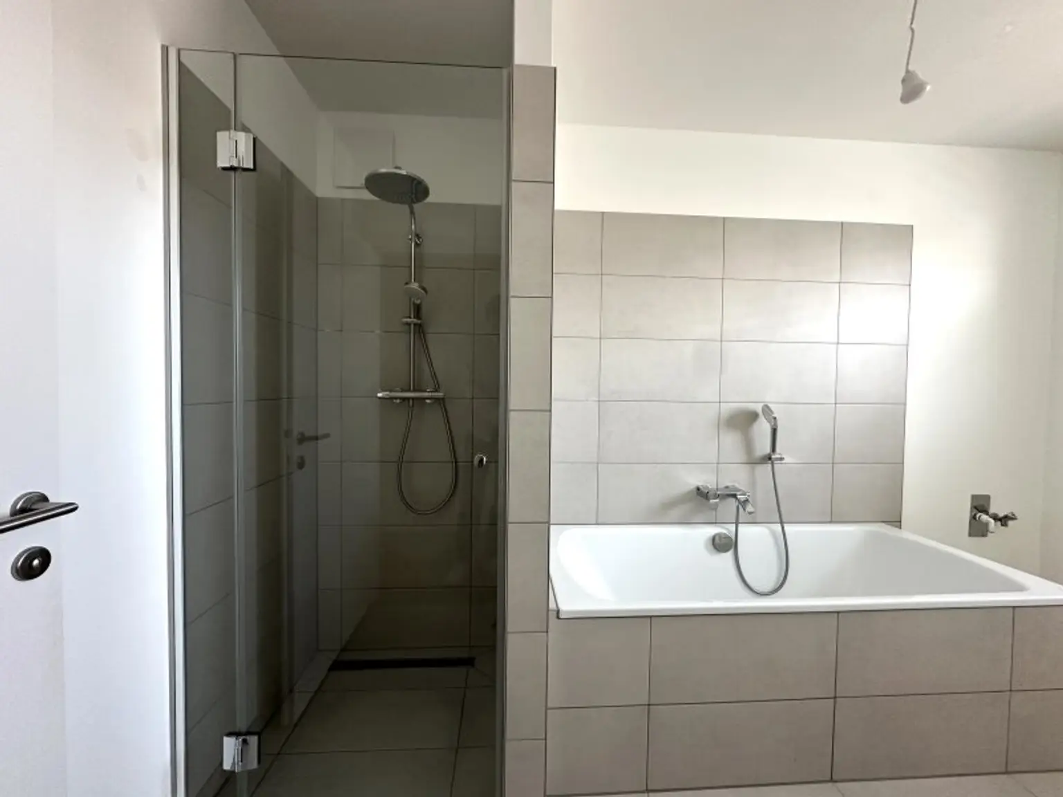 Hier werden Träume war! Exklusive 4-Zimmer Maisonette-Wohnung mit ca. 113 m2 sowie eigener Dachterrasse in ruhiger Lage