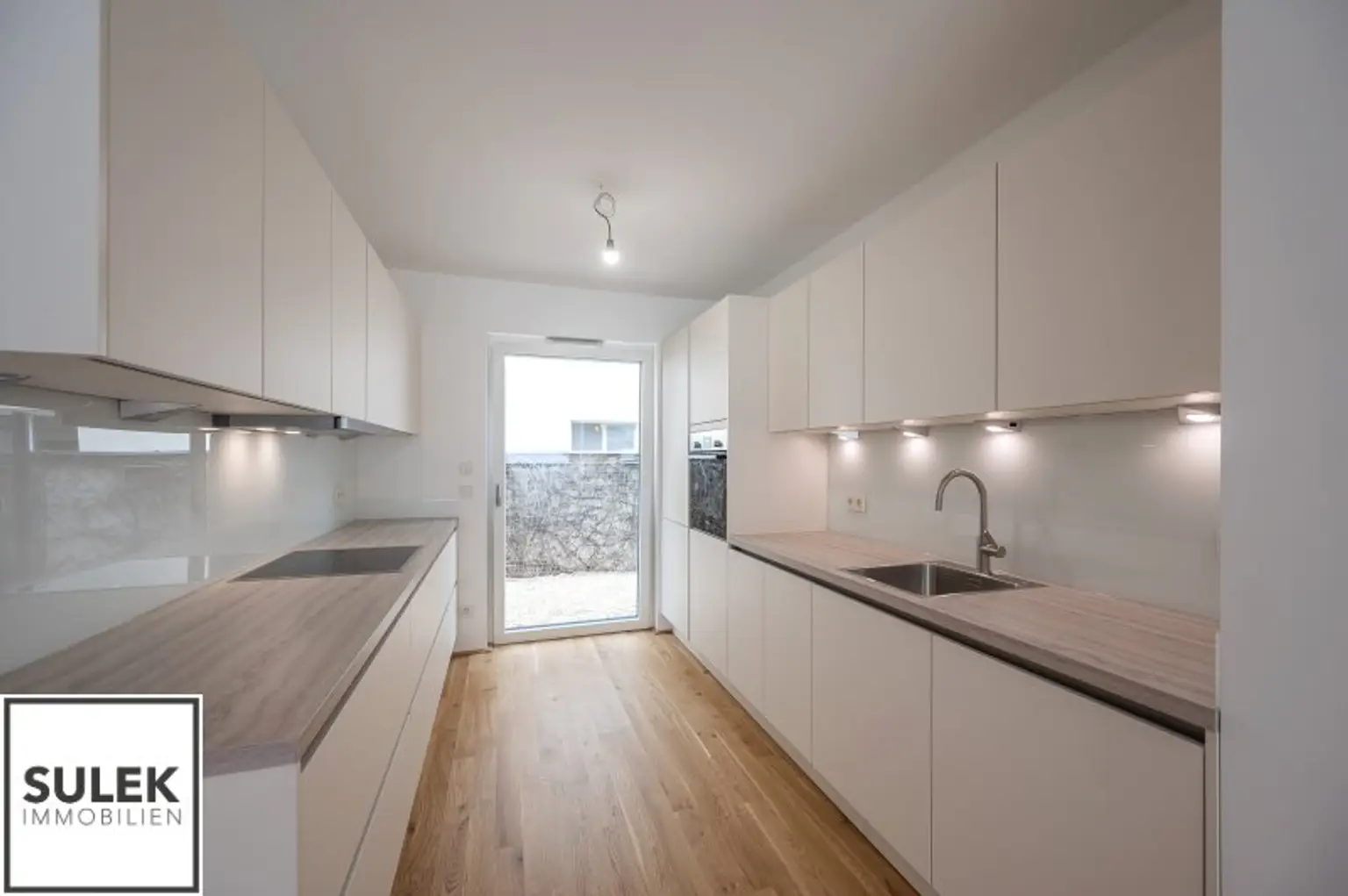 ERSTBEZUG-Townhouse: Exklusives 4-Zimmer-Townhouse mit 2 Terrassen & Tiefgaragen-Option - ab sofort