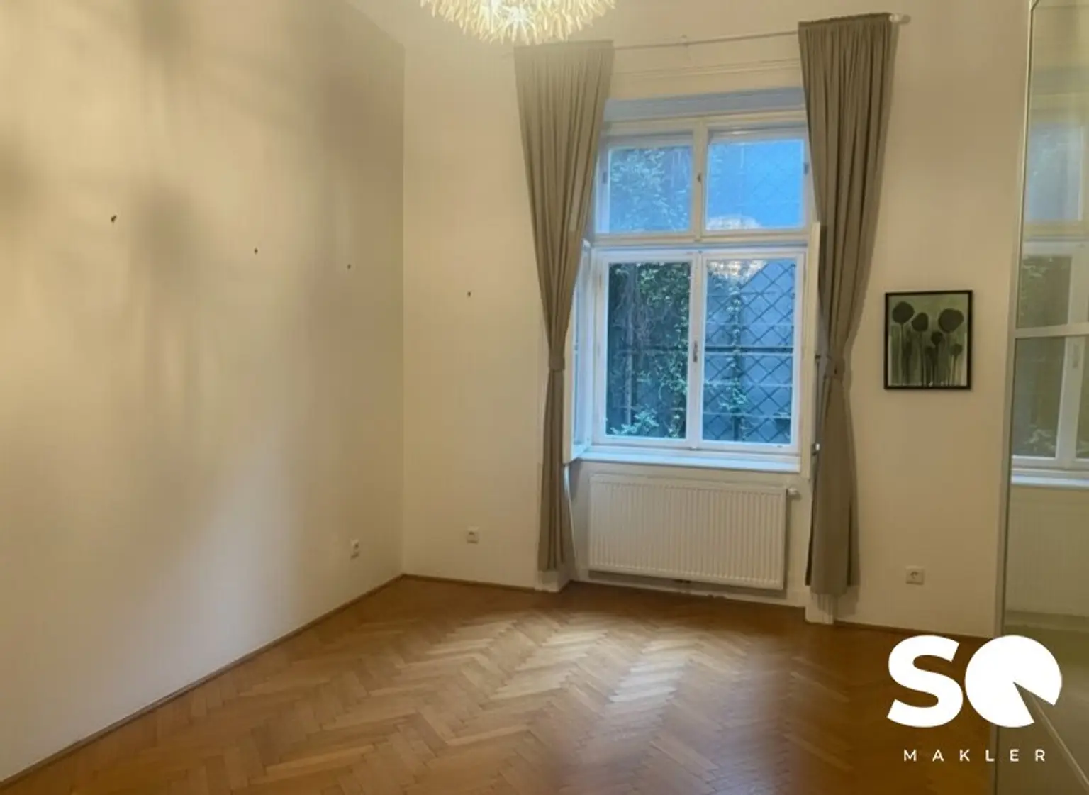 #SQ - ALTBAUCHARME IN TOPLAGE - 5-ZIMMER MIT BALKON NÄHE RATHAUS!