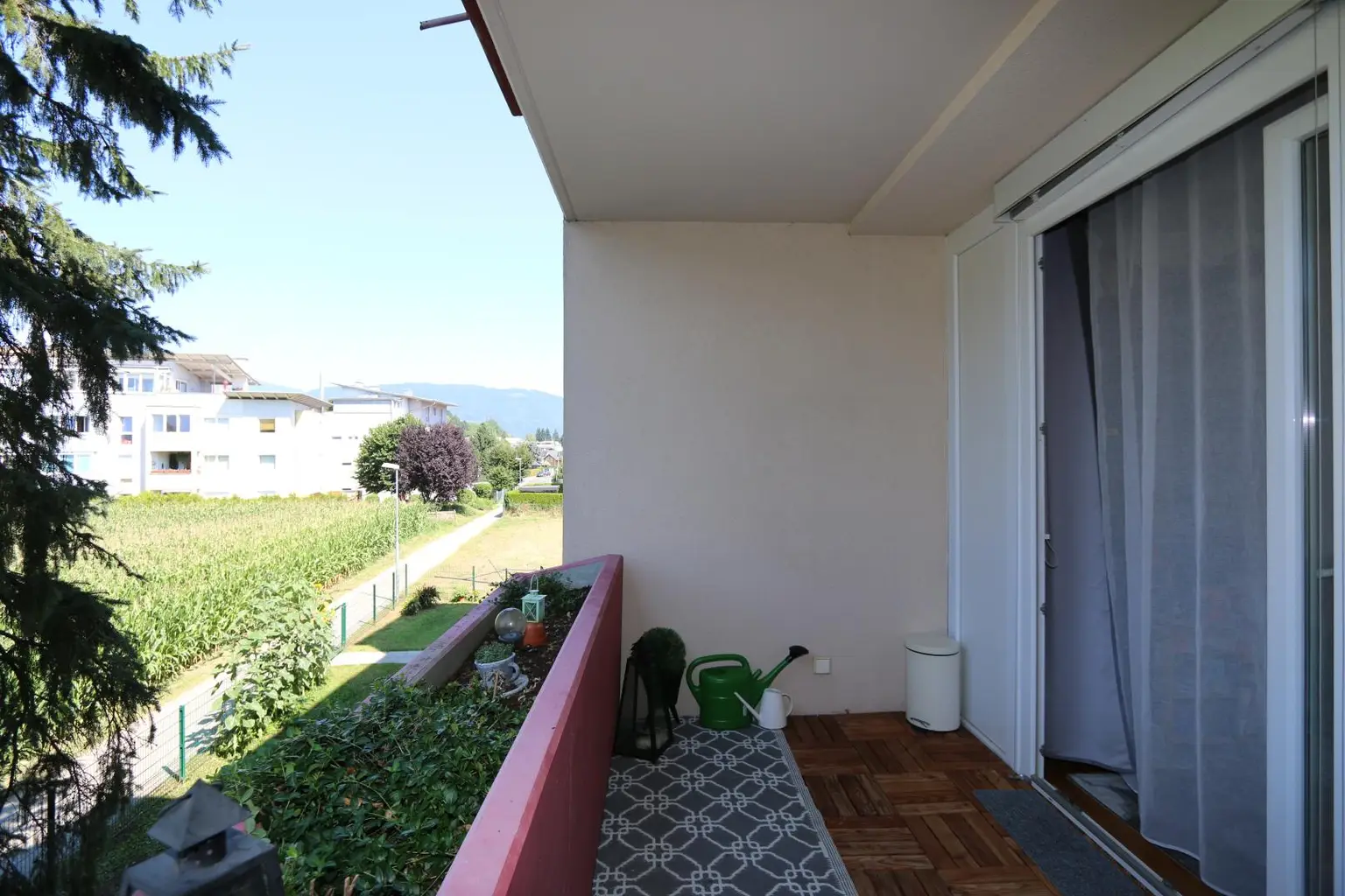 großzügige, attraktive 2 Zimmer-Wohnung