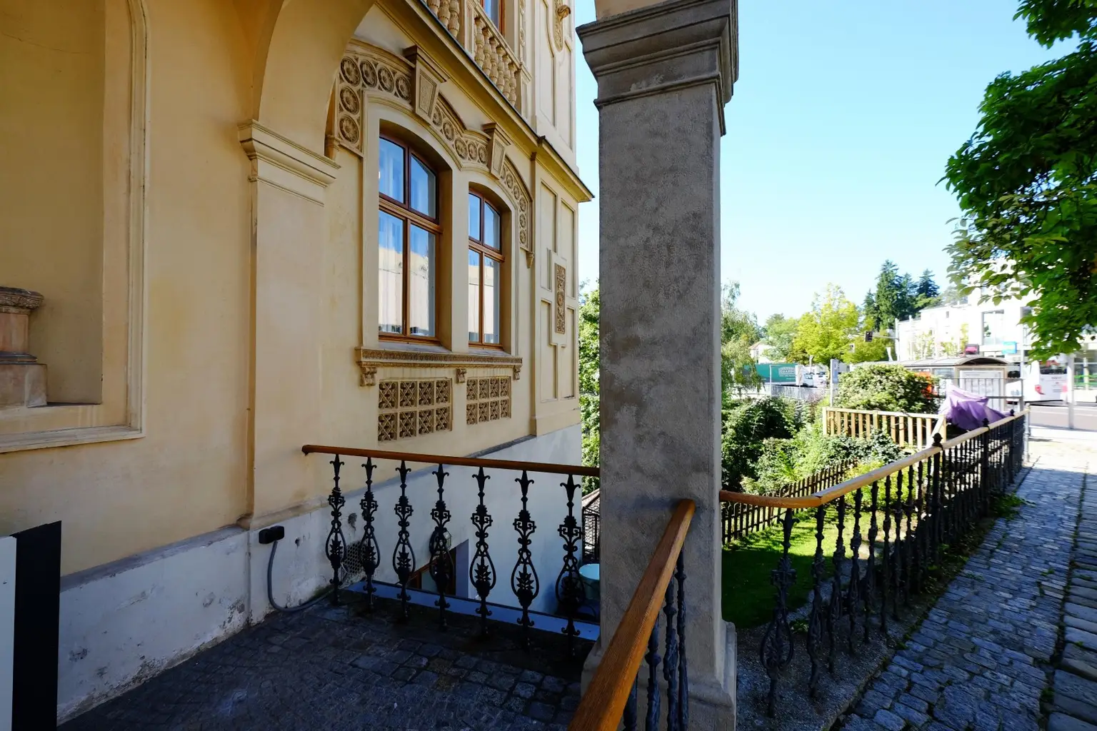 Historische Villa ALMEROTH im Stadtzentrum- Wohnen auf 250 m2 im OG plus 4 Untermieter