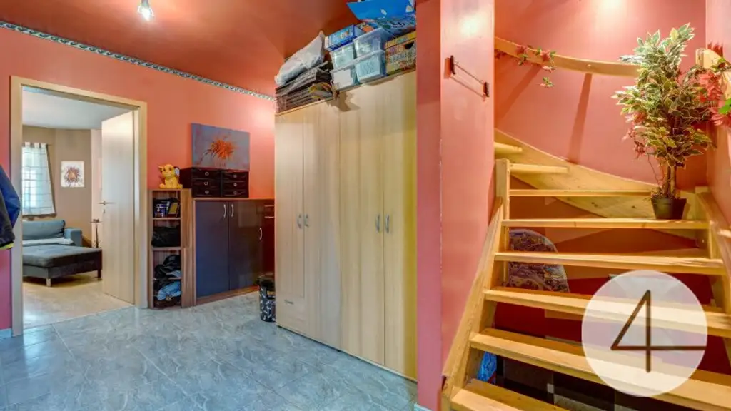 Ihr neues Zuhause: Stilvolles Einfamilienhaus mit Pool in ruhiger Lage