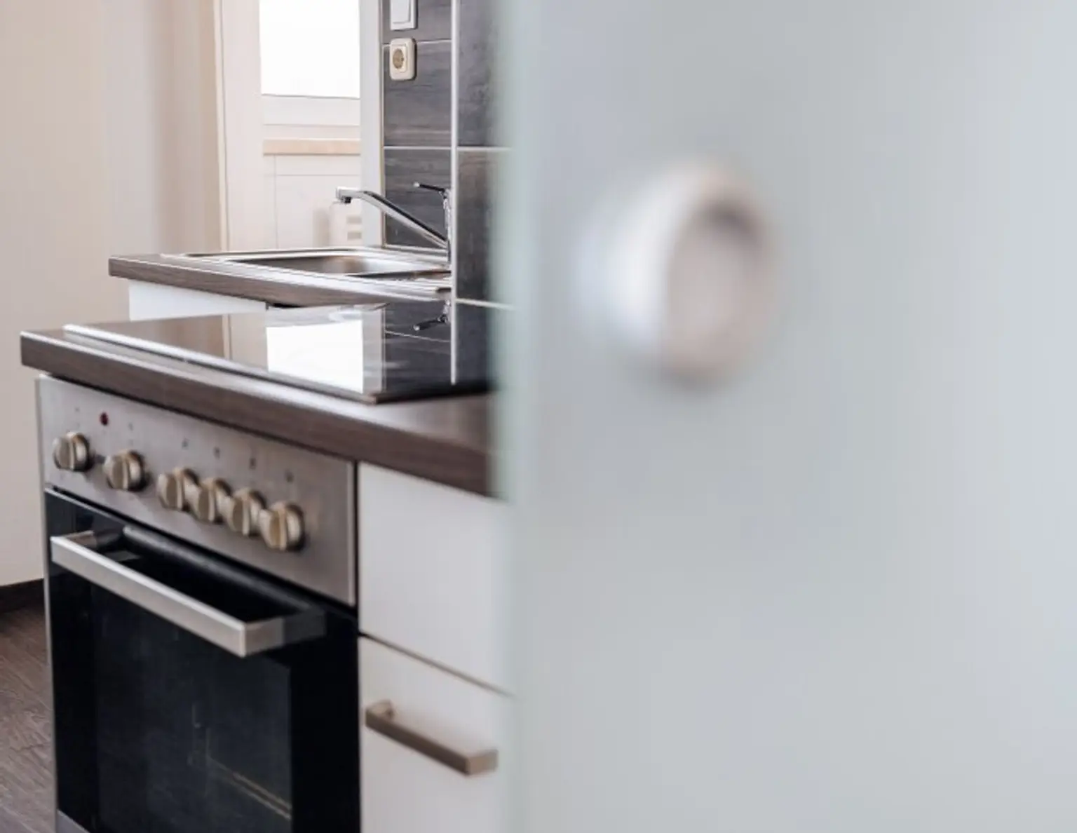 *MODERN SANIERT* I ZENTRALE LAGE I AB SOFORT VERFÜGBAR I BALKON I CARPORT OPTIONAL I HAUSTIERE WILLKOMMEN I BODENEBENE DUSCHE I WG TAUGLICH I PROJEKT WOHNEN I