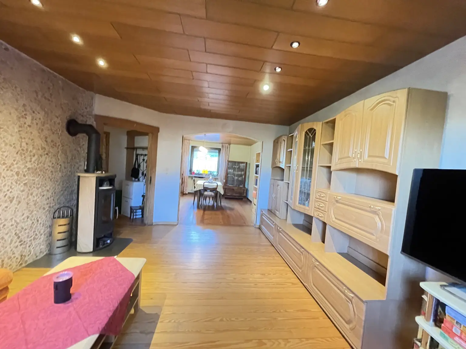 Blick vom Wohnzimmer ins Esszimmer (EG)