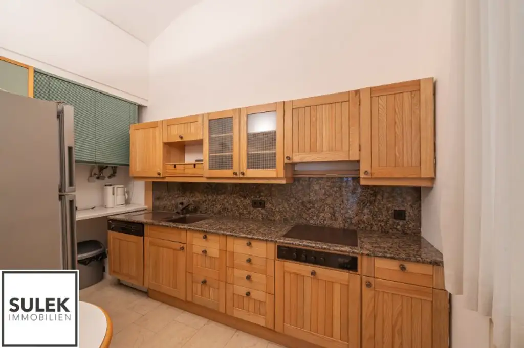 Ihr neuer Bürostandort am Stadtpark! Altbau mit großen Kellerräumlichkeiten - sofort beziehbar!