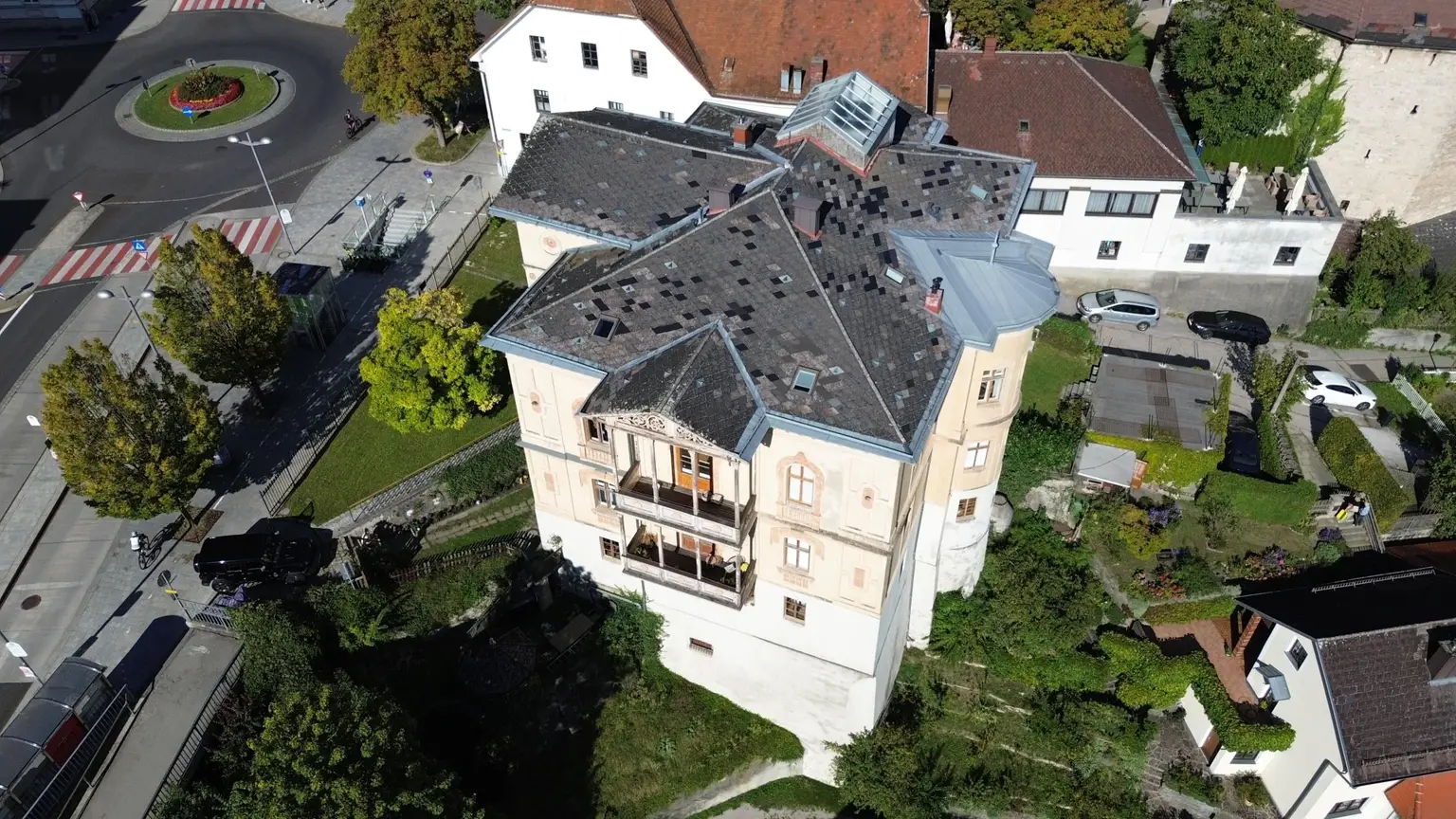 Historische Villa ALMEROTH im Stadtzentrum- Wohnen auf 250 m2 im OG plus 4 Untermieter