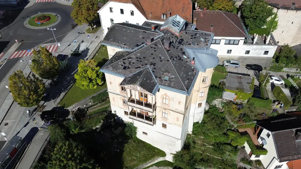 Historische Villa ALMEROTH im Stadtzentrum- Wohnen auf 250 m2 im OG plus 4 Untermieter