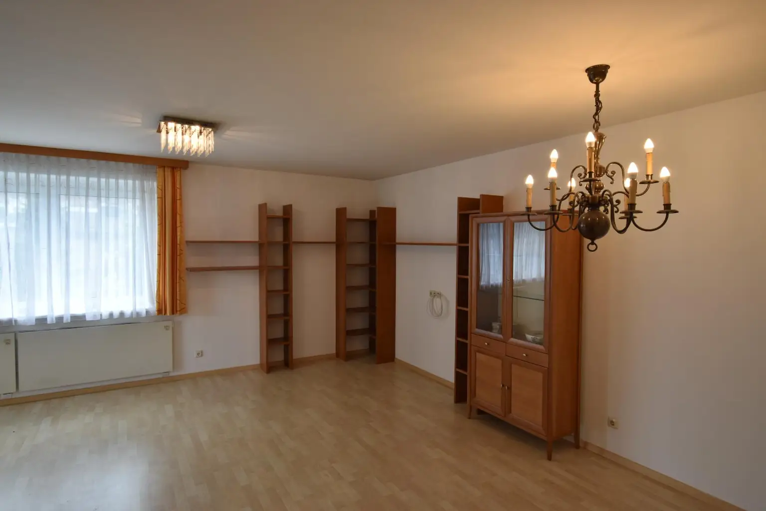 „Zentrumsnahe 3 Zimmer-Wohnung“ Mit Loggia und Carport! In begehrter, ruhiger Lage! Ca. 81 m²