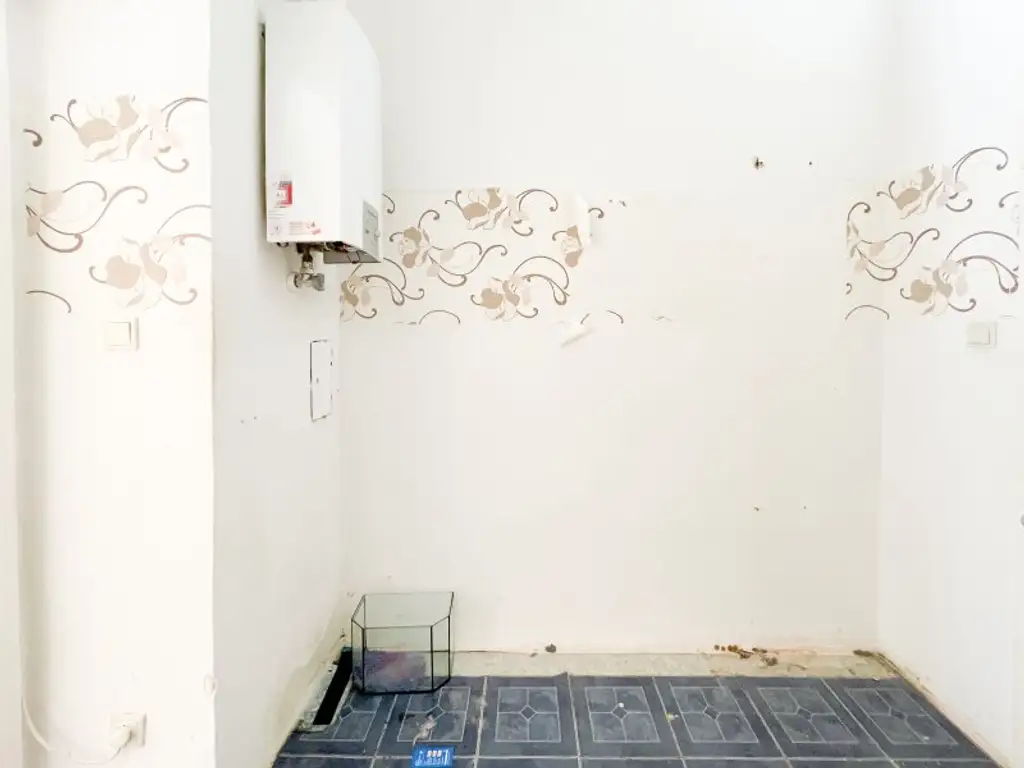 NÄHE AUGARTEN: 2,5-Zimmer-Altbauwohnung mit großem Gestaltungspotenzial beim Wallensteinplatz