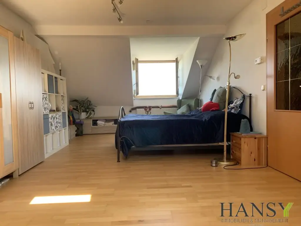 Großzügiges, bezugsfertiges Traumhaus mit Baugrund, Doppelgarage und Gartenidylle
