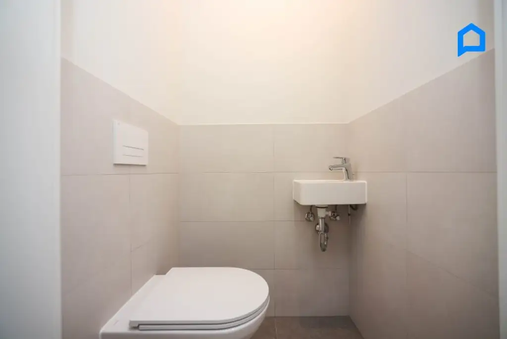 ERSTBEZUG, JETZT einziehen! Kernsanierter Albau mit modernster Ausstattung ab 41 m² -148m² Wohnfläche, 2-4 Zimmer plus Nebenräume, Etagen- und DG Wohnungen, Kurzzeitvermietung möglich !