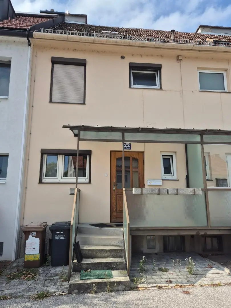 Renovierungsbedürftiges Mittelreihenhaus