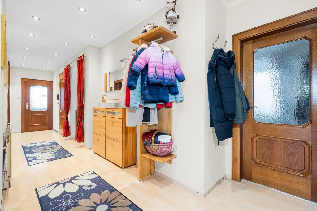 "gepflegtes Wohnhaus mit teilbarem Grundstück!"