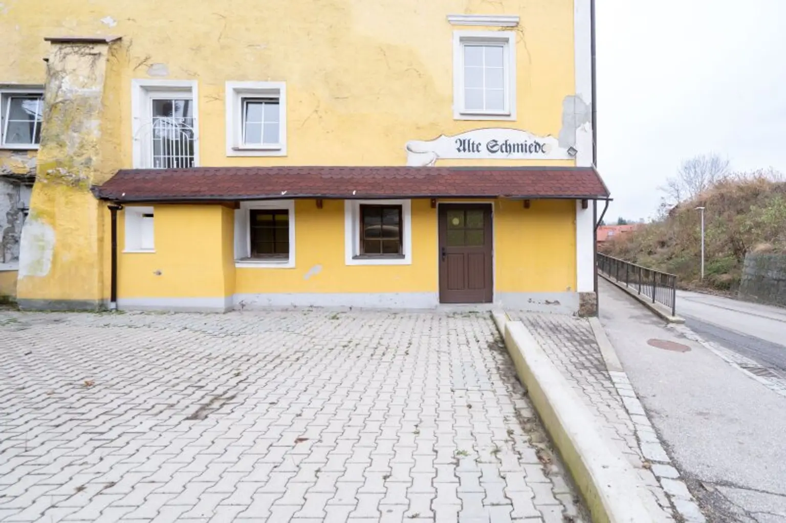 Bestandsfreies Mehrparteienhaus mit 5 Wohnungen + 1 Geschäftslokal in Toplage von Obernberg am Inn zu kaufen!