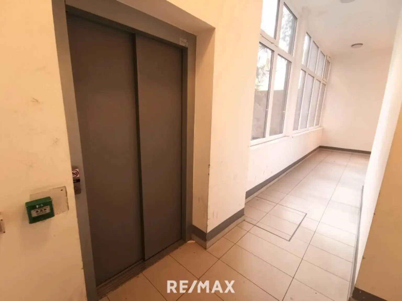 3 Zimmer Wohnung im 1. Stock zum Renovieren. Direkt gegenüber AKH.