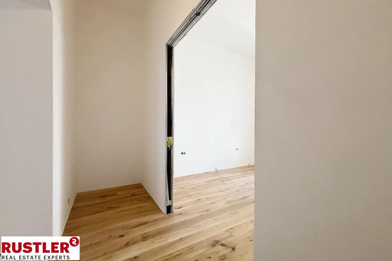 Stadtleben und Ruhe vereint: 2-Zimmer-Wohnung mit privater Innenhofterrasse
