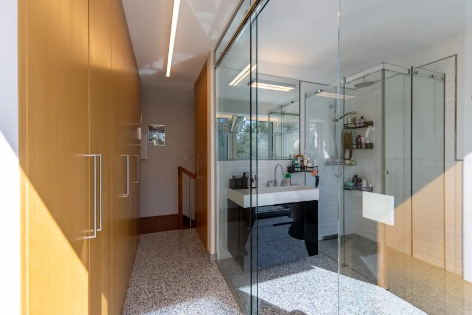 Exklusives Weinberg-Refugium: unverbaubarer Panoramablick in absoluter Ruhelage I hightech Pool I Dachterrasse mit Whirlpool I Erdwärme, Solarpaneele, Fußbodenheizung, Kühldecke