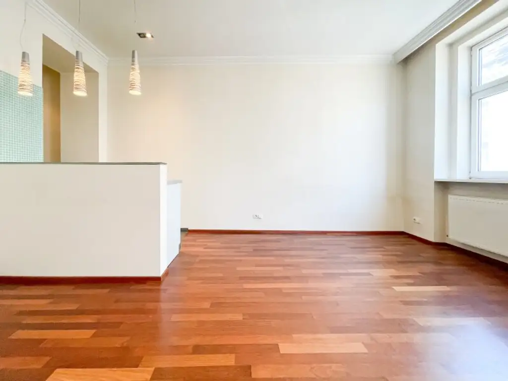 U4 PILGRAMGASSE: Altbauwohnung mit Balkon* im schön sanierten Altbau mit separater Küche Nähe Naschmarkt