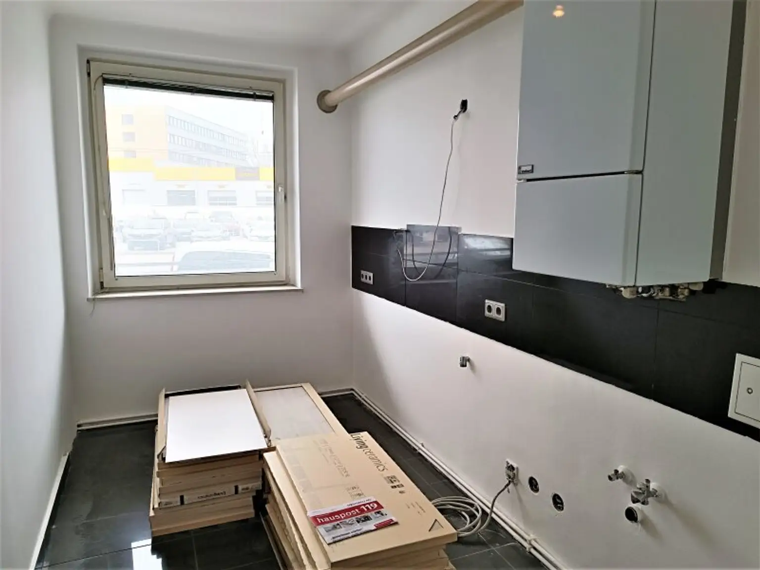 Großzügige 2-Zimmer Wohnung mit Loggia! Ideale Anbindung zur U6 Dresdnerstraße! Grünanlage!