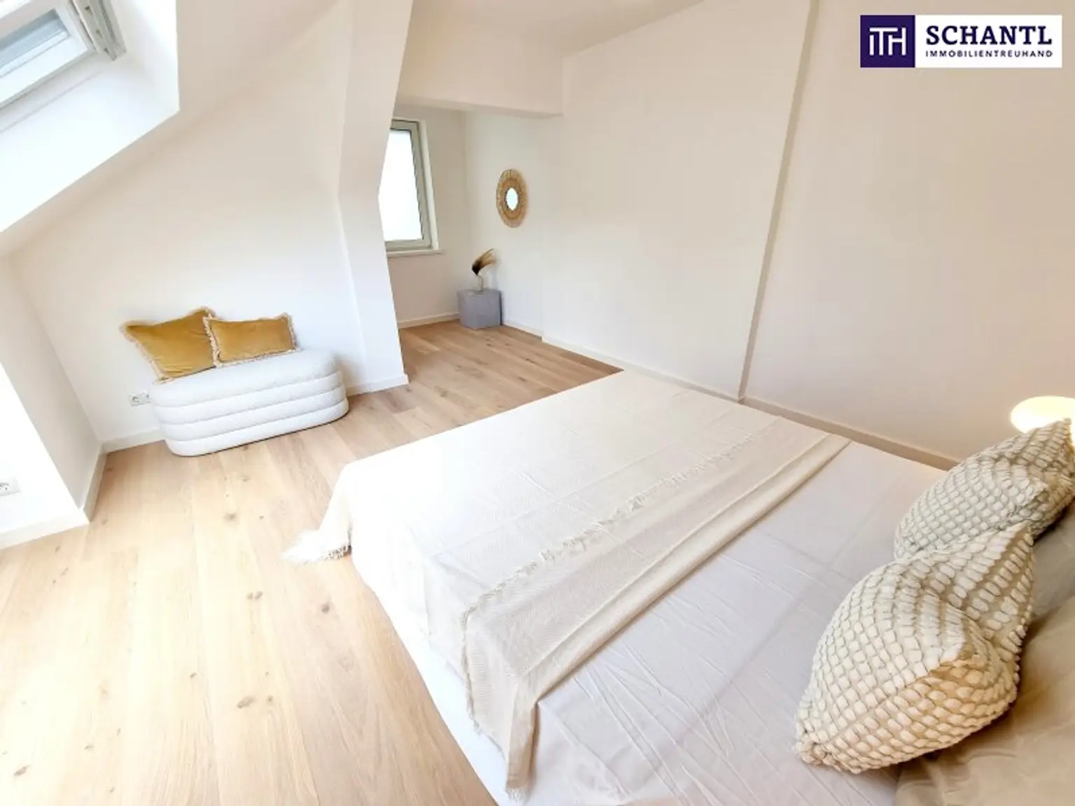 WOW! Stylischer Wohntraum im Dachgeschoss! Frisch saniert + Ruhelage + Traumhaftes Altbauhaus + Hofseitige Terrasse + U-Bahn ums Eck + Beste Infrastruktur und Anbindung!