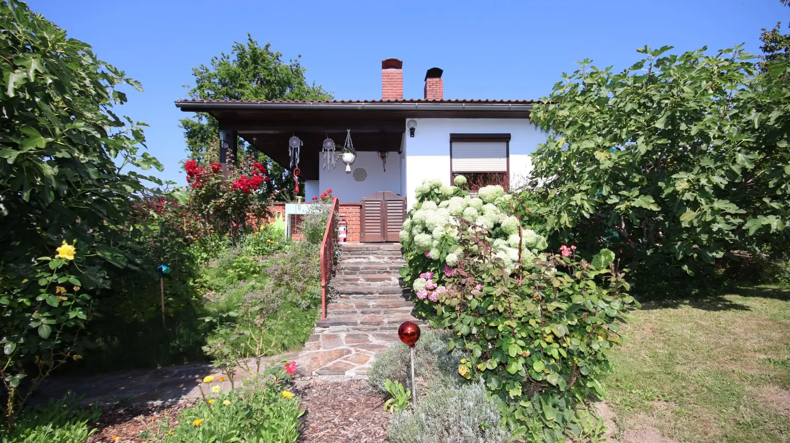 Wohnen wo andere Urlaub machen - Haus mit Traumaussicht nahe Stubenbergsee