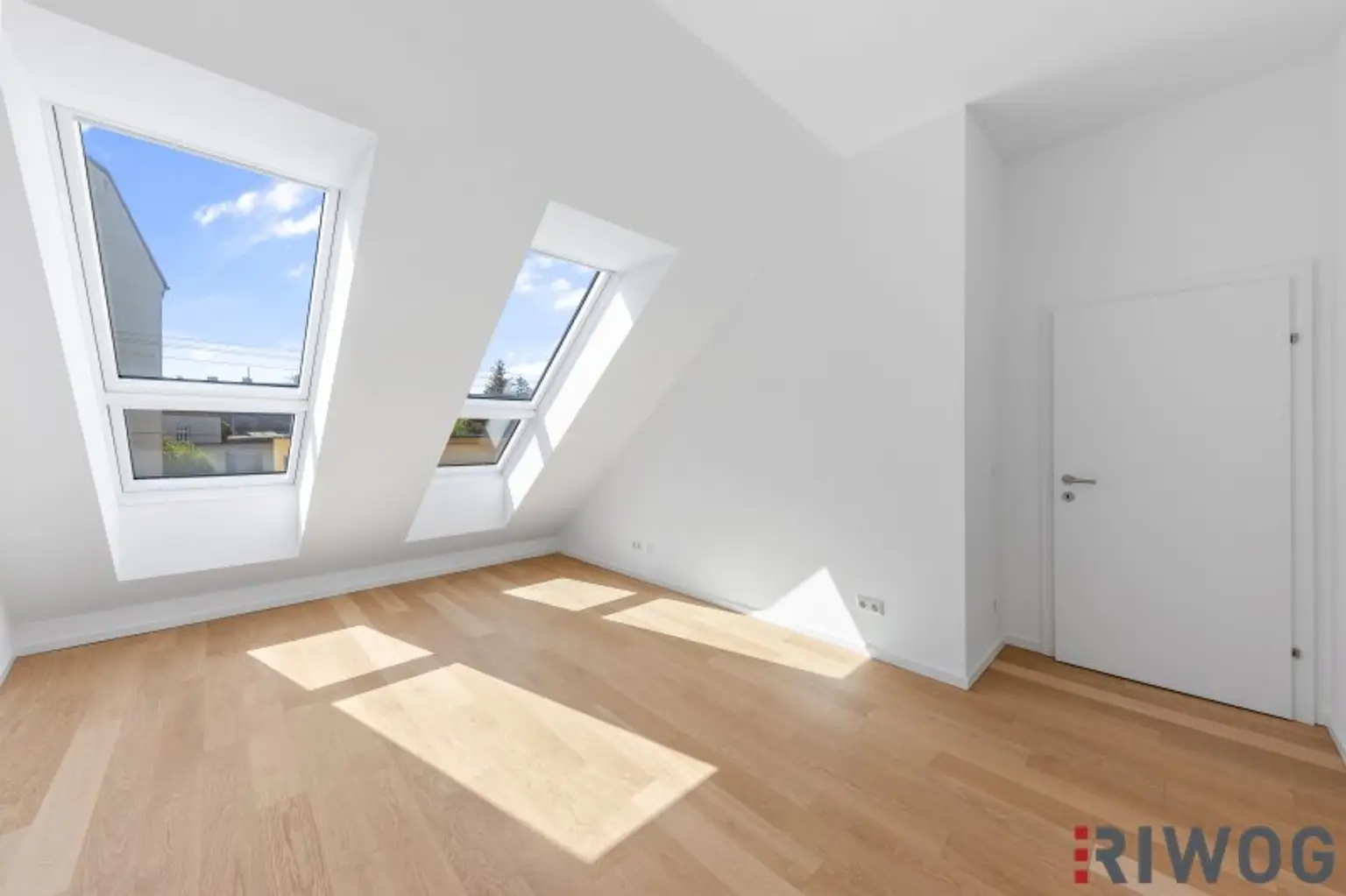 Imposante und sehr helle Dachgeschosswohnung mit 2 Terrassen und hochwertiger Ausstattung in ehemlaigen Fuhrwerkhaus