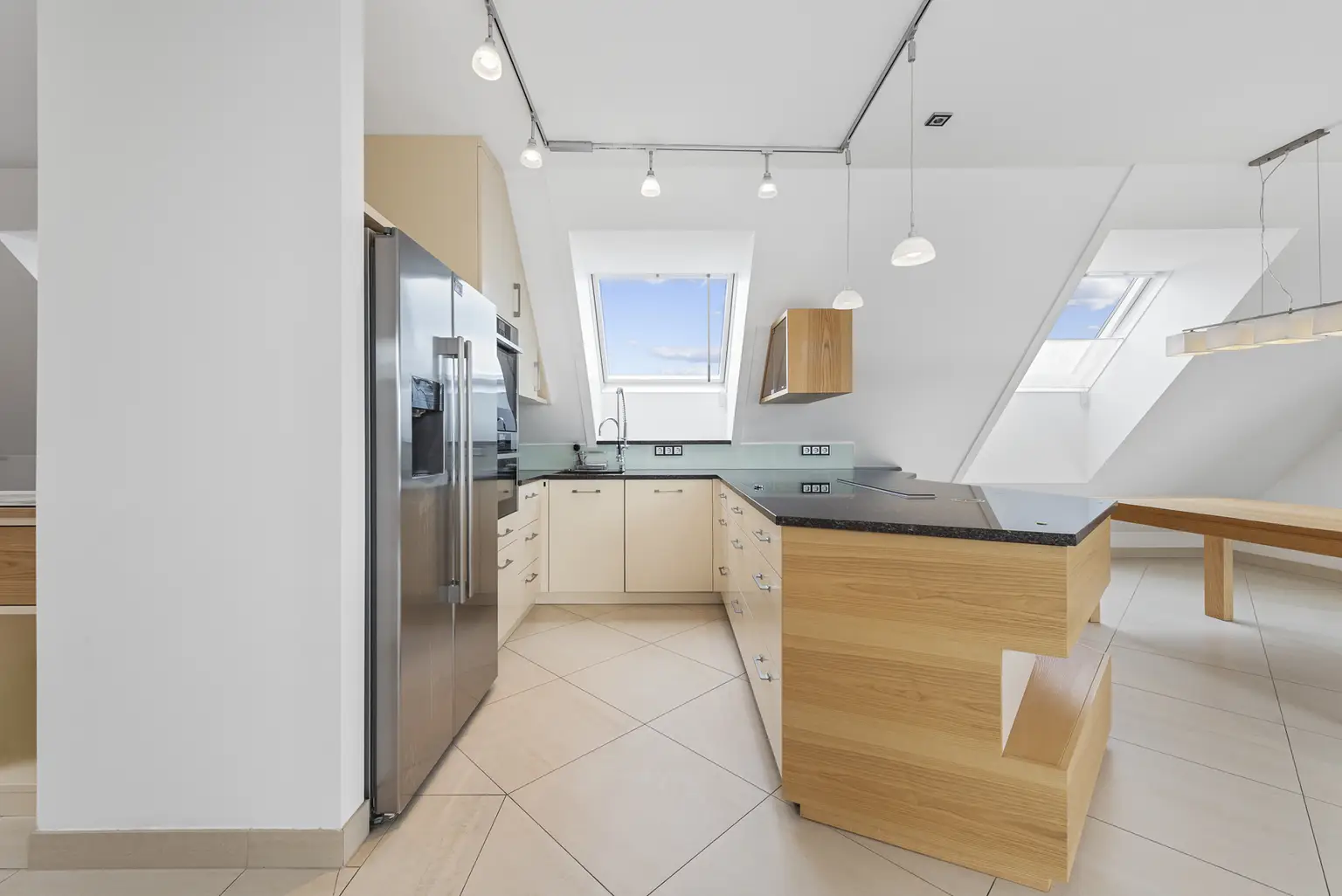 Großzügiges Maisonette-Penthouse zur Miete – mit Dachterrasse, Sauna und Whirlpool in Brunn am Gebirge