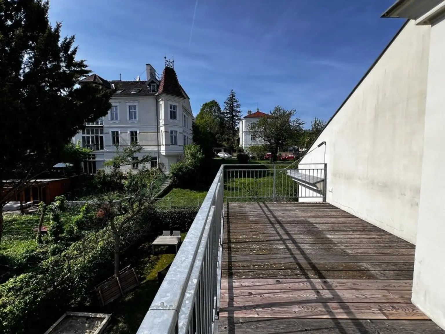 Die perfekte DG-Wohnung im Grünen!