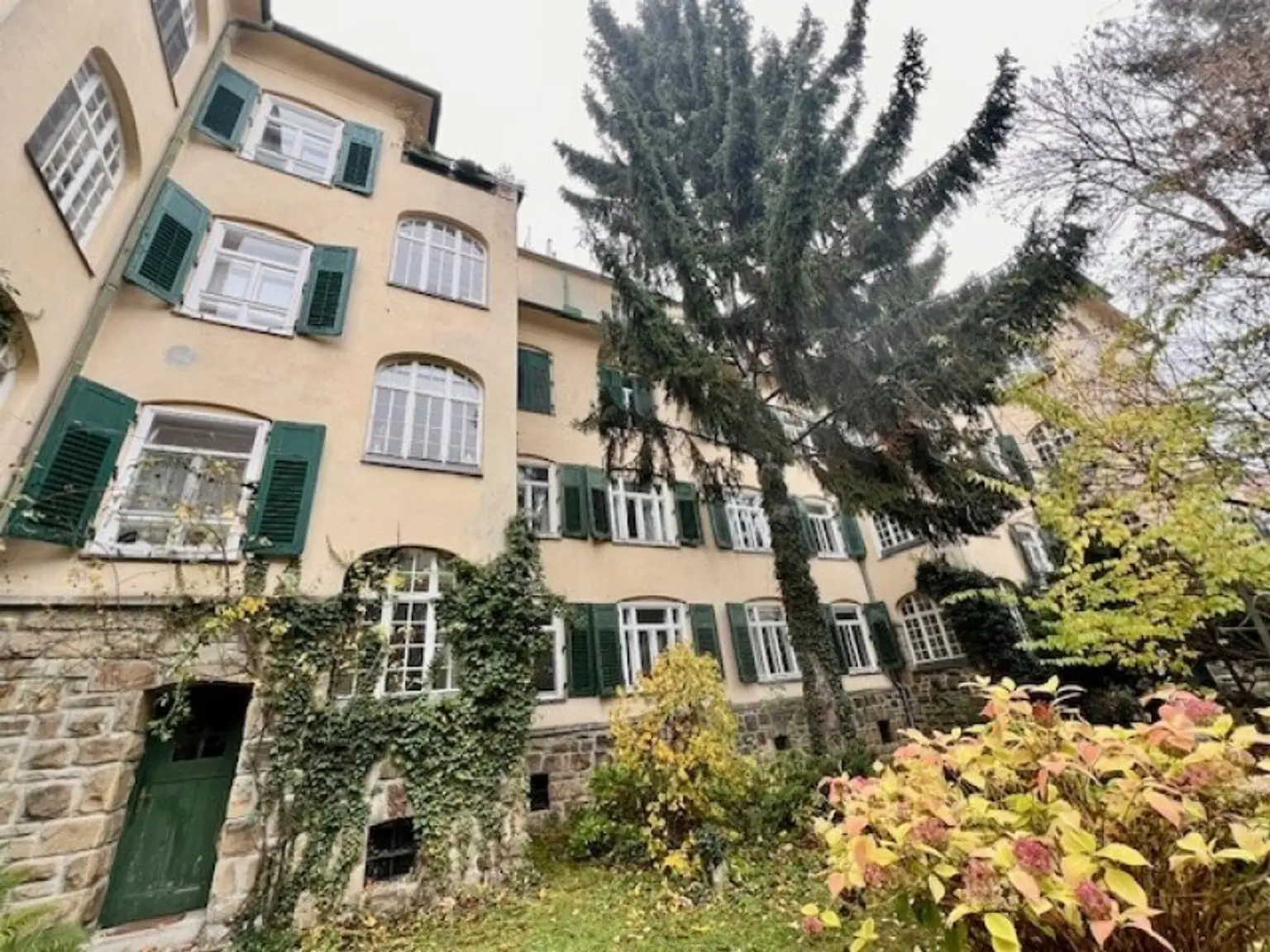 Charmante 147m2 Altbau-Maisonette in Gersthof – 4 Zimmer, Terrasse & idyllischer Allgemeingarten!