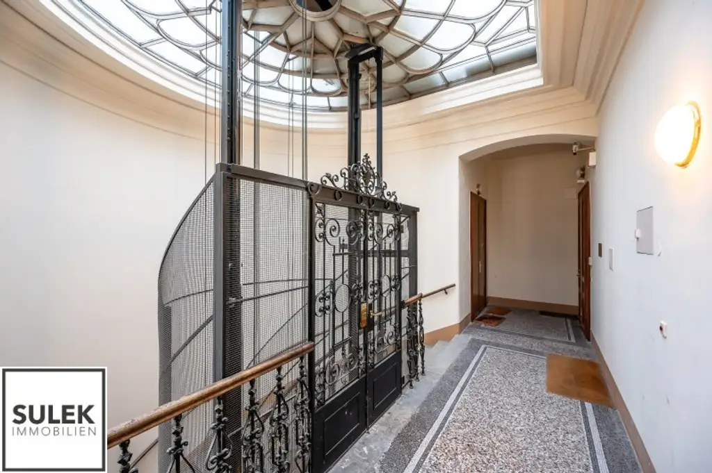 traumhafte 5-Zimmer-Altbauwohnung nahe Albertina