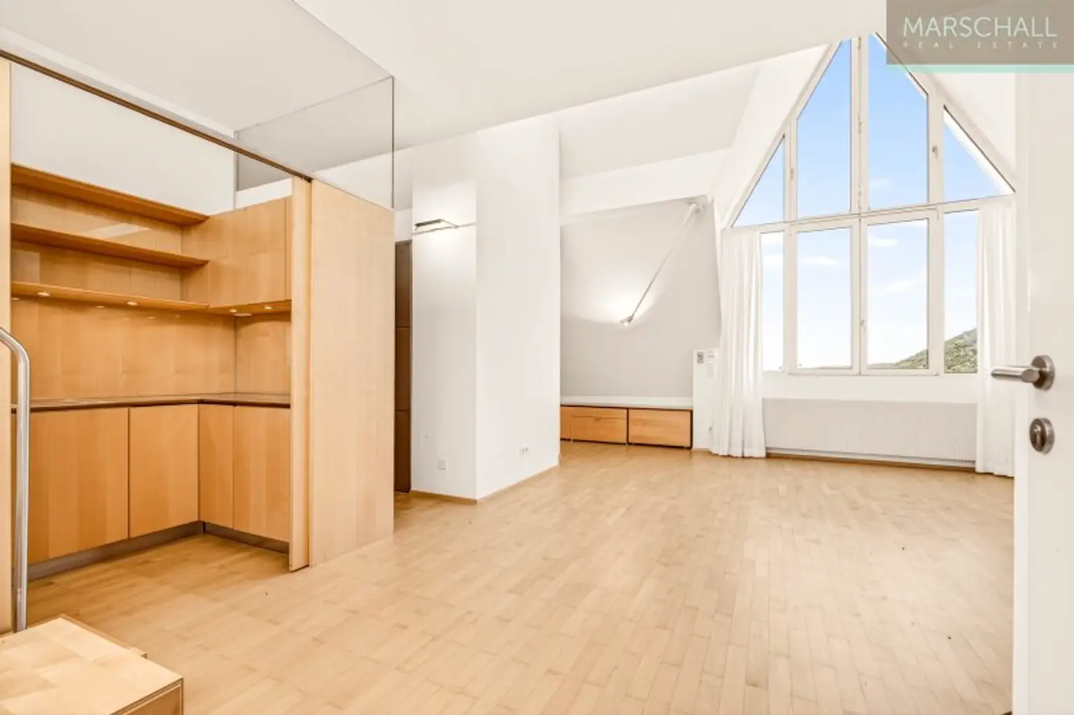 Elegantes Anwesen mit großzügigem Grundbesitz (11.045 m²) zur Vermietung