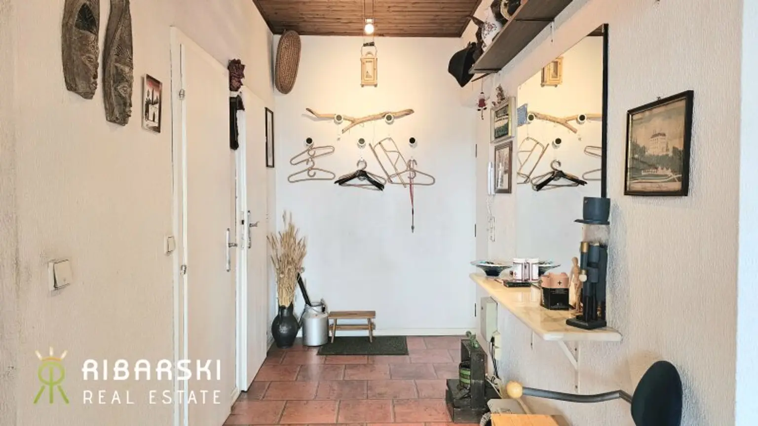 Fast wie ein Penthouse der 70er Jahre - großzügige Wohnung mit 4 Zimmern und drei Loggien - Garage inklusive