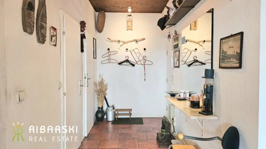 Fast wie ein Penthouse der 70er Jahre - großzügige Wohnung mit 4 Zimmern und drei Loggien - Garage inklusive