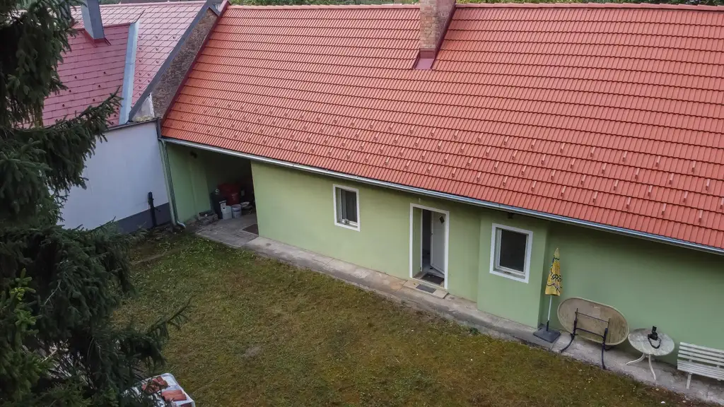Kleines Haus mit uneinsehbaren Garten