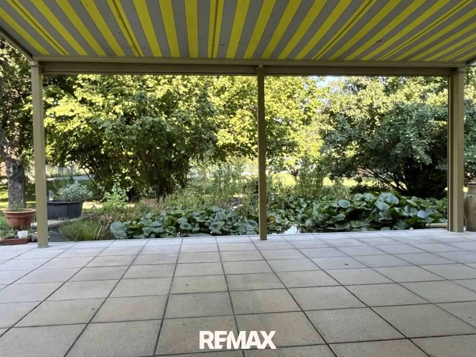 beschattete Terrasse als Ruheoase