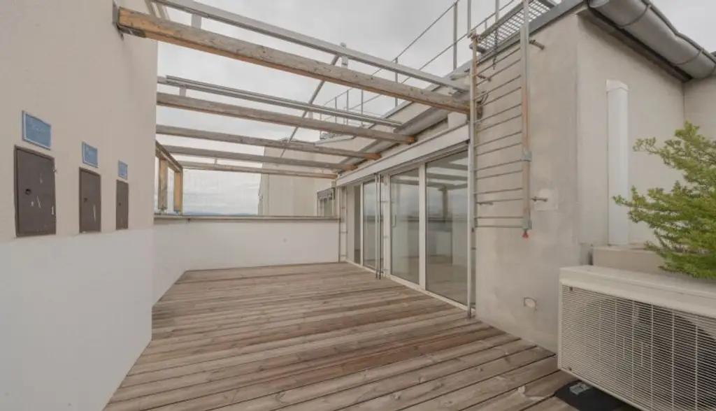 Großzügige Dachgeschoßwohnung in begehrten Wohnlage nahe dem Belvedere