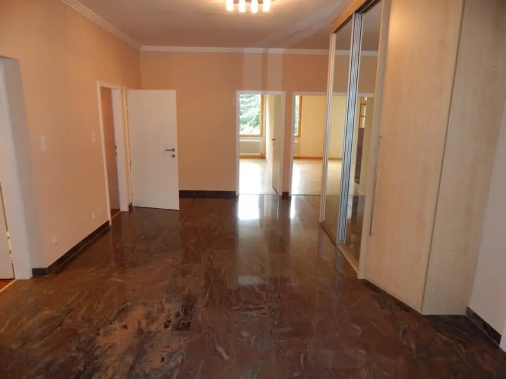 Helle und ruhige - Top ausgestattete Wohnung mit 2 Loggien