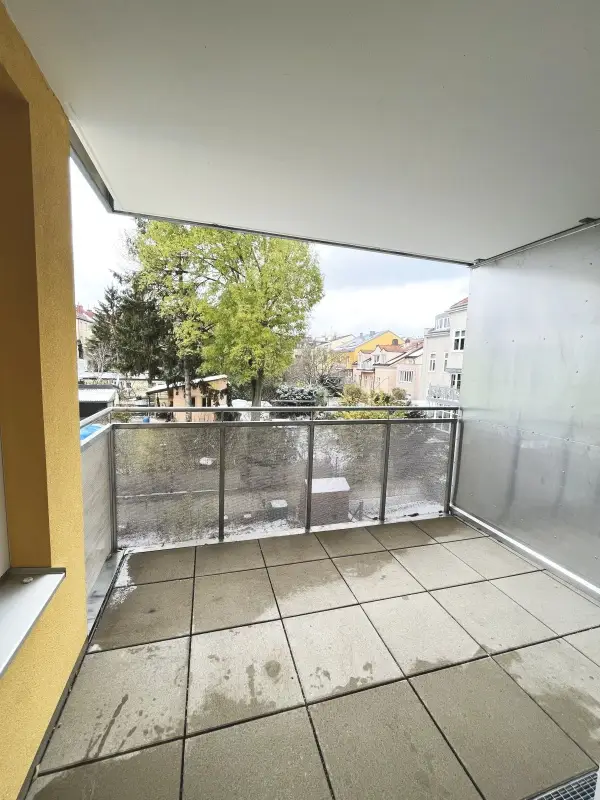 Ruhige 2-Zimmer-Wohnung mit traumhafter Freifläche - mit Blick
in den ruhigen begrünten Innenhof!