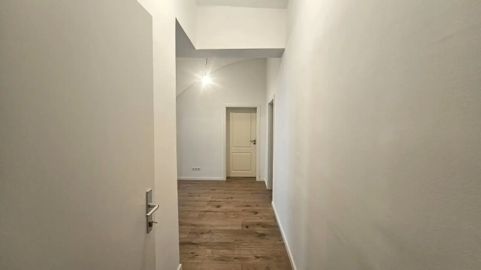 NEU RENOVIERT -  Bürofläche/Ordination Nähe Votivkirche!
